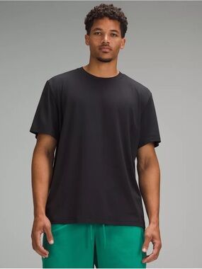 lululemon athletica Men's Black Short-Sleeve Crewneck Tee